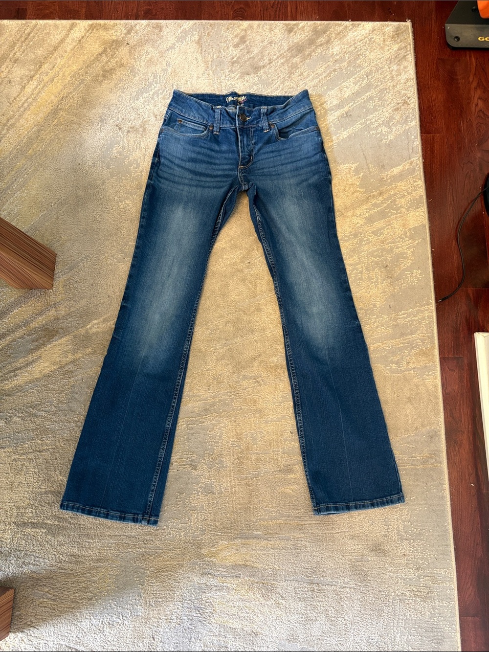 Wrangler Classic Women's Bootcut Jeans - Blue Like New size 5 x 32